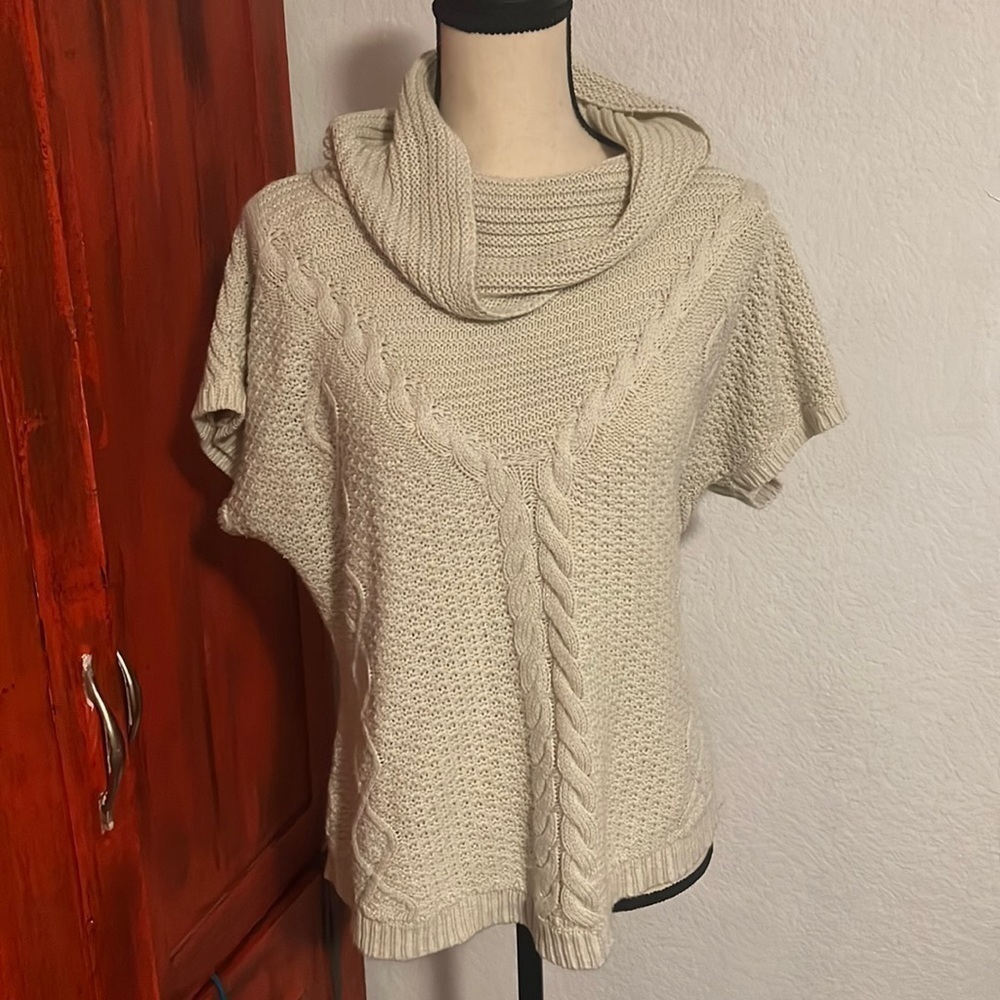 New York and Company Shortsleeved Sweater
